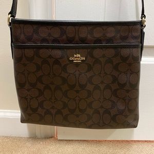 Crossbody bag. (Coach)
